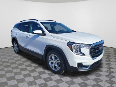Used 2023 GMC Terrain SLE w/ Driver Convenience Package FWD image 4