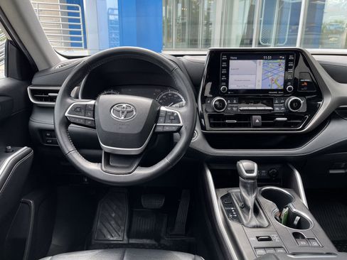 Used 2022 Toyota Highlander XLE AWD/4WD image 14