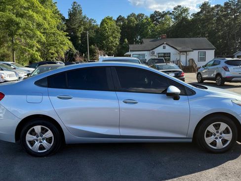 Used 2017 Chevrolet Cruze LS FWD image 9