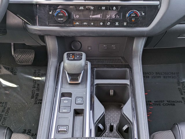 Used 2025 Nissan Pathfinder SL FWD image 19