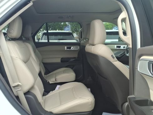Used 2020 Ford Explorer Platinum w/ Premium Technology Package AWD/4WD image 14
