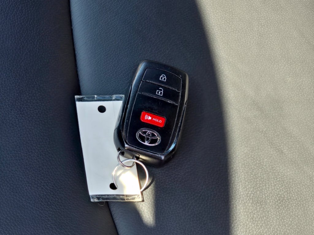 Used 2025 Toyota Corolla Cross AWD Hybrid image 27