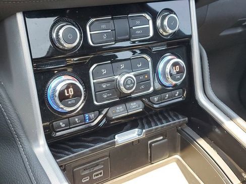 Used 2021 GMC Yukon Denali w/ Denali Ultimate Package RWD image 17