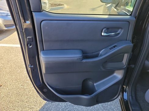 Used 2023 Nissan Frontier SV w/ SV Convenience Package image 13