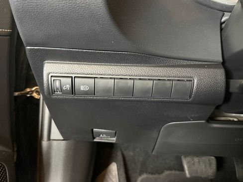 Used 2022 Toyota Corolla SE FWD image 19