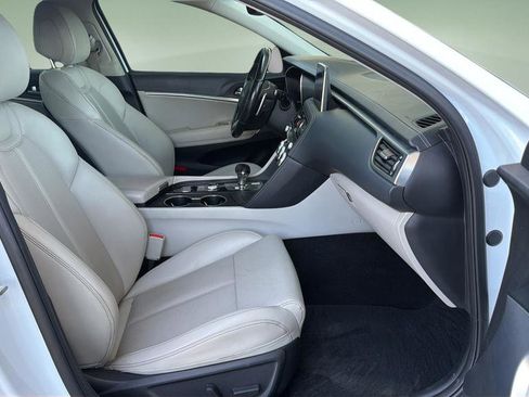 Used 2019 Genesis G70 2.0T Advanced RWD image 11