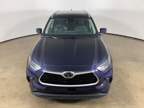 Used 2022 Toyota Highlander XLE image 4