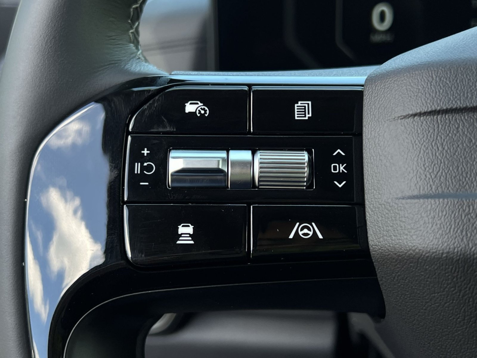 New 2027 Kia Carnival SX FWD image 22