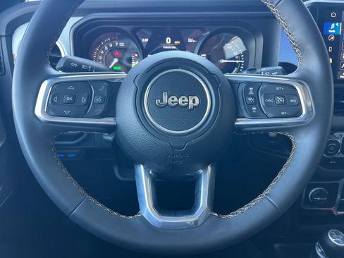 Used 2024 Jeep Wrangler Unlimited Sahara AWD/4WD image 23