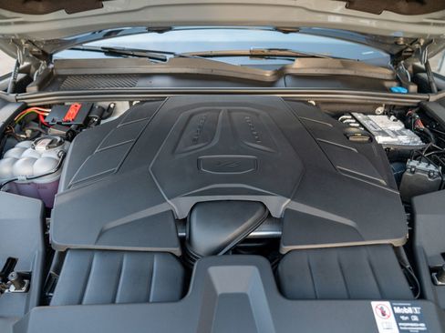 Certified 2026 Porsche Cayenne AWD/4WD image 28