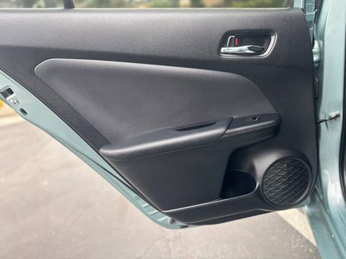 Used 2020 Toyota Prius LE AWD/4WD image 17