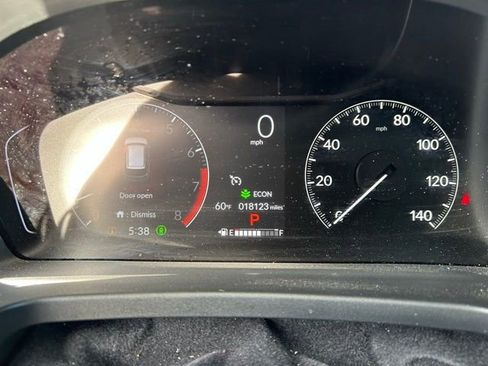 Used 2025 Honda Pilot Touring image 14