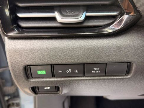 Used 2025 Nissan Sentra SR FWD image 24