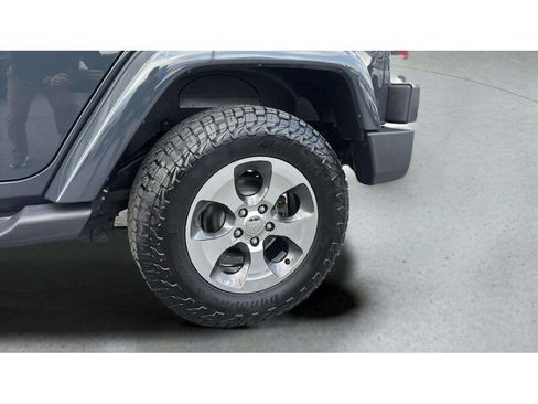 Used 2017 Jeep Wrangler Unlimited Sahara w/ Max Tow Package AWD/4WD image 19