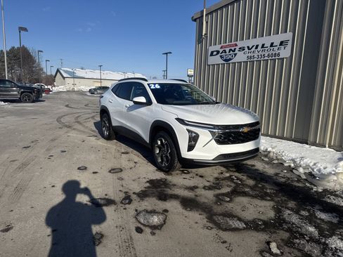New 2026 Chevrolet Trax LT w/ LT Convenience Package FWD image 1