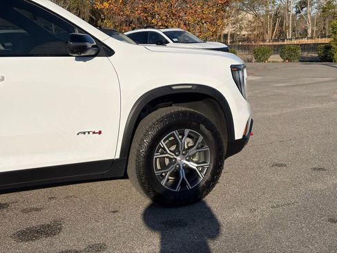 Used 2024 GMC Acadia AT4 w/ Luxury Package image 8