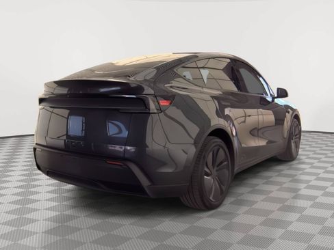 Used 2026 Tesla Model Y 2WD image 2