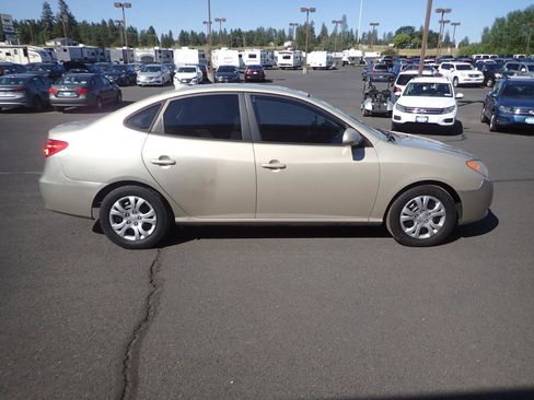 Used 2010 Hyundai Elantra GLS FWD image 6