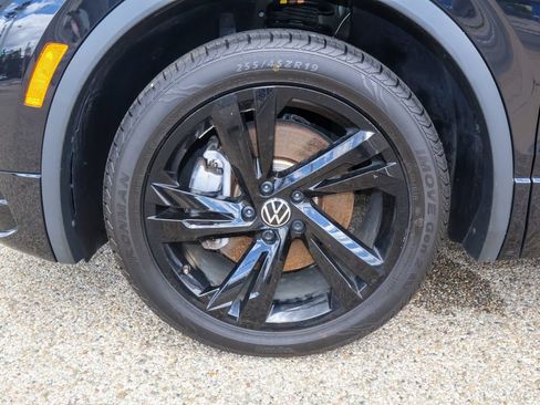 Used 2024 Volkswagen Tiguan SE R-Line FWD image 9