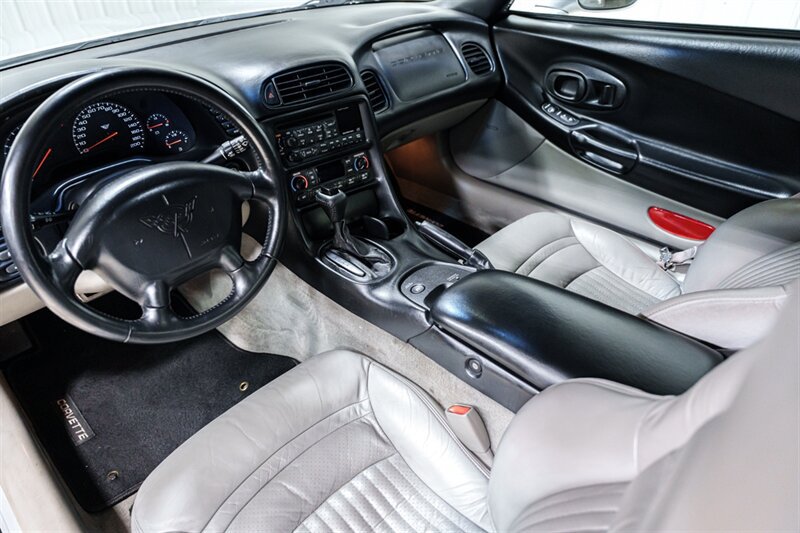Used 2002 Chevrolet Corvette Coupe w/ Preferred Equipment Group1 RWD image 8