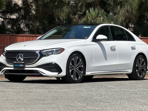 Used 2025 Mercedes-Benz E 350 4MATIC Sedan image 9