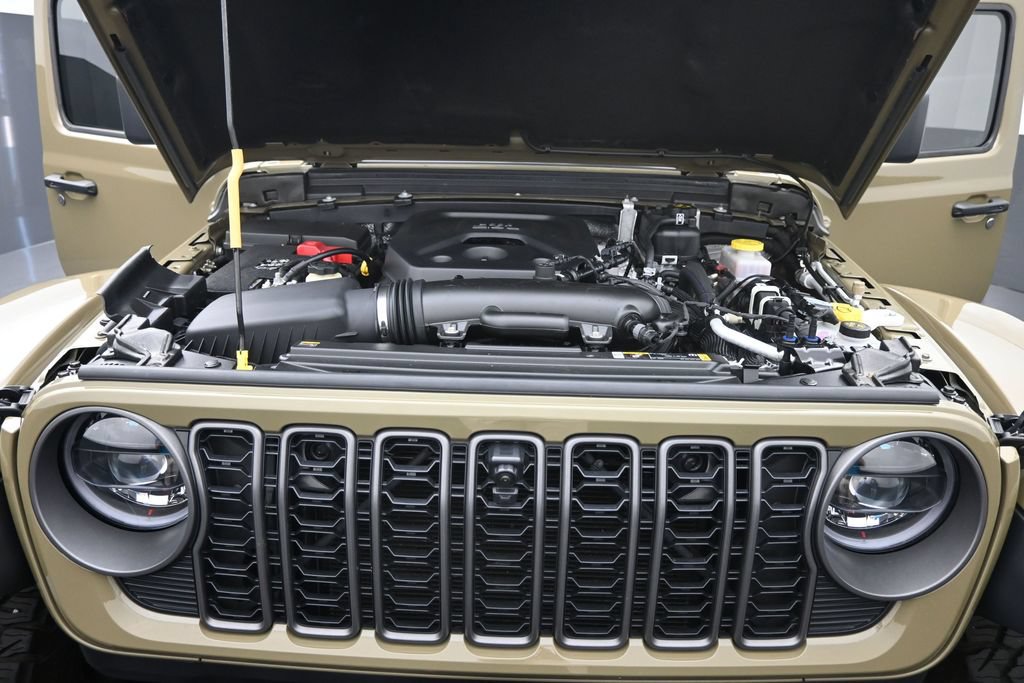 Used 2025 Jeep Wrangler Unlimited Rubicon AWD/4WD image 14