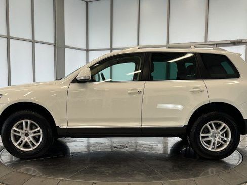 Used 2009 Volkswagen Touareg VR6 image 4