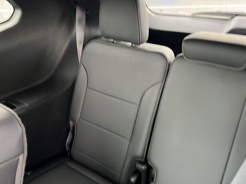 Used 2025 Buick Enclave Preferred image 24