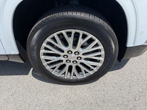 New 2026 GMC Acadia Denali w/ Super Cruise Package FWD image 37