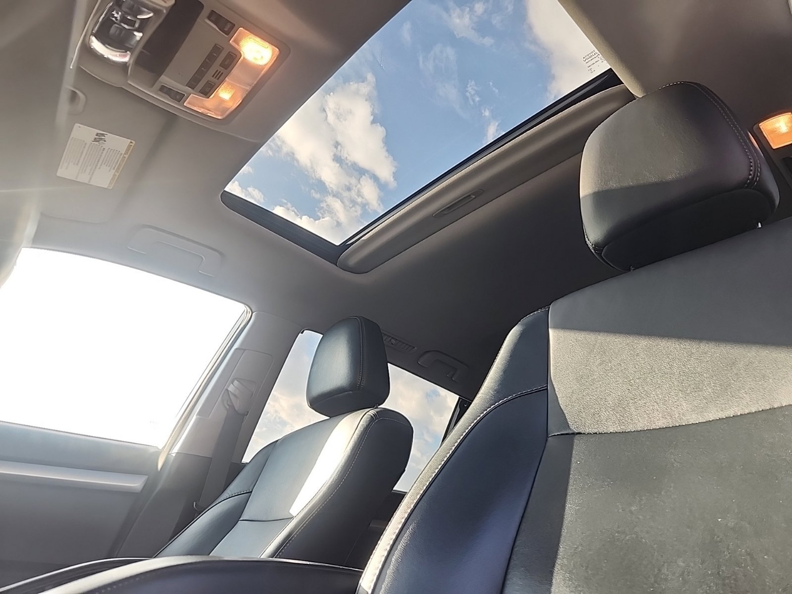 Used 2016 Toyota Highlander XLE AWD/4WD image 16