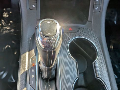 Used 2019 GMC Acadia SLT image 31