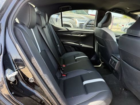 Used 2025 Toyota Camry SE FWD image 32