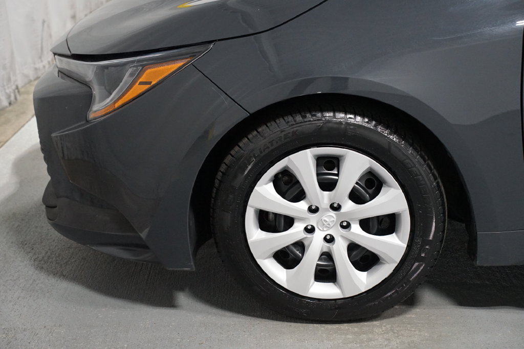 Certified 2024 Toyota Corolla LE FWD image 5