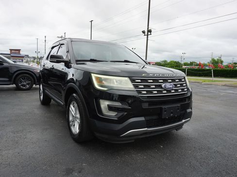 Used 2016 Ford Explorer XLT w/ Equipment Group 202A AWD/4WD image 3