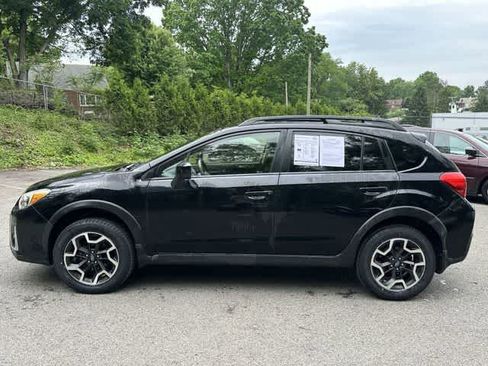 Used 2017 Subaru Crosstrek 2.0i Premium w/ Moonroof Package AWD/4WD image 2