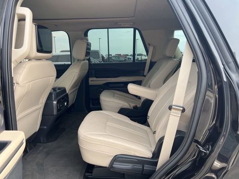 Used 2023 Ford Expedition Platinum image 9