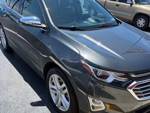 Used 2018 Chevrolet Equinox Premier FWD image 3