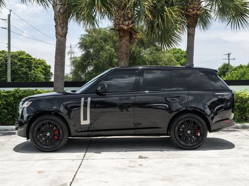 Used 2024 Land Rover Range Rover SE AWD/4WD image 3