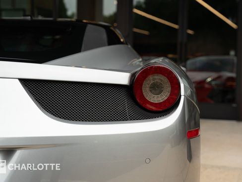 Used 2011 Ferrari 458 Italia Coupe RWD image 18