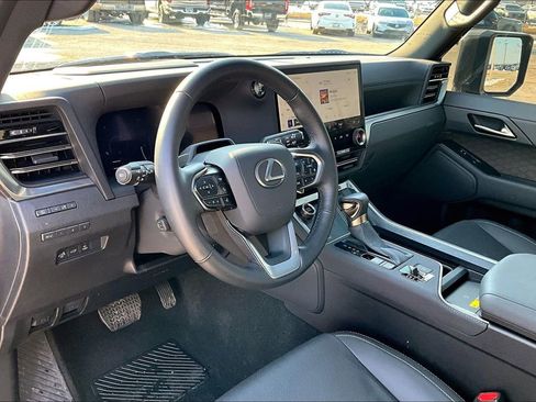 Used 2025 Lexus GX 550 w/ Cold Area Package AWD/4WD image 17