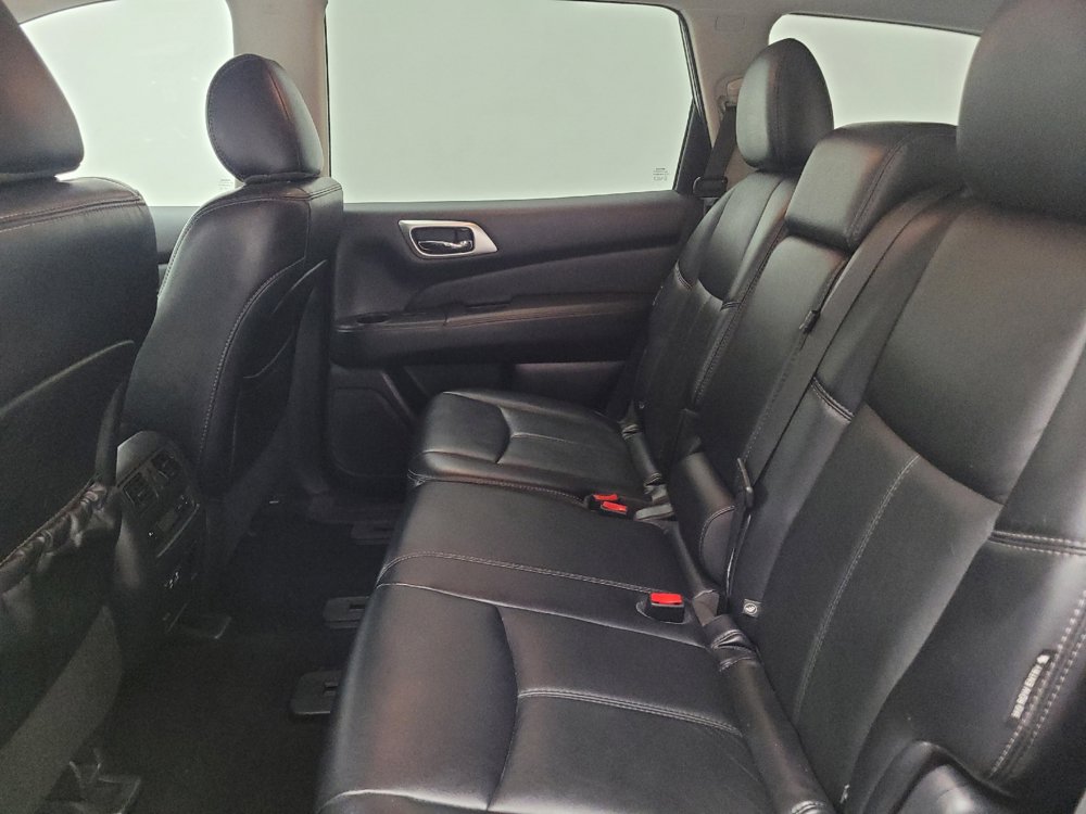 Used 2019 Nissan Pathfinder SL FWD image 18
