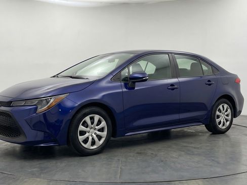 Used 2025 Toyota Corolla LE FWD image 3