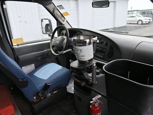 Used 2003 Ford E-450 and Econoline 450 RWD image 17