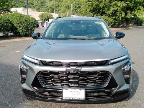 Used 2025 Chevrolet Trax ACTIV w/ Sunroof Package FWD image 3