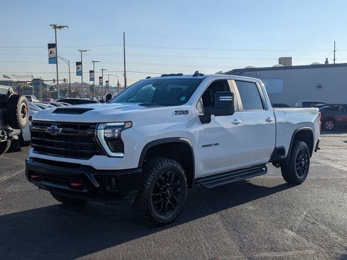Used 2025 Chevrolet Silverado 3500 LT w/ Trail Boss Package image 9