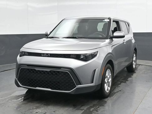 Used 2025 Kia Soul LX w/ LX Technology Package FWD image 6
