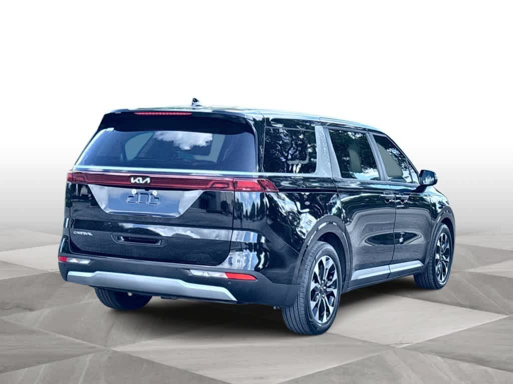 Used 2024 Kia Carnival EX FWD image 8