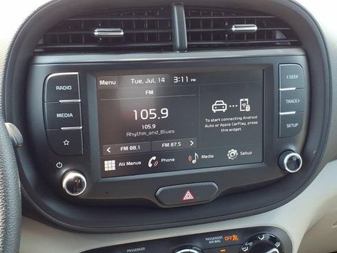Used 2025 Kia Soul LX w/ LX Technology Package FWD image 20