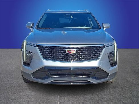 Used 2024 Cadillac XT4 Premium Luxury image 2