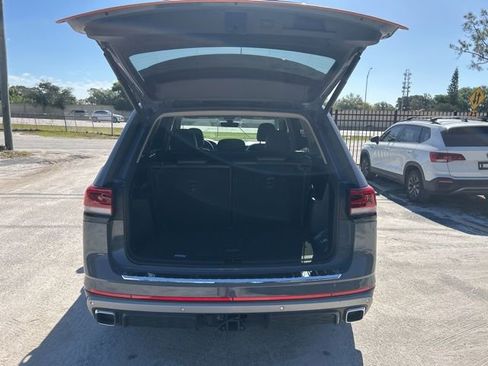 Used 2024 Volkswagen Atlas Peak Edition SE image 8